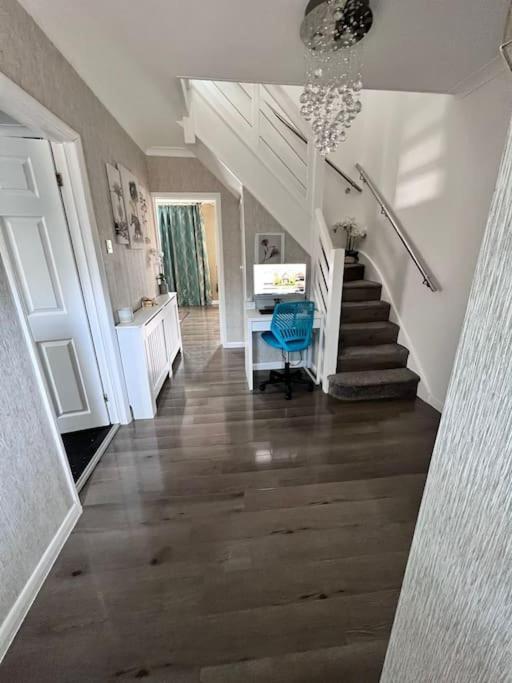 Cheerful 3 Bedroom Townhouse With Free Parking. Биллерикей Экстерьер фото
