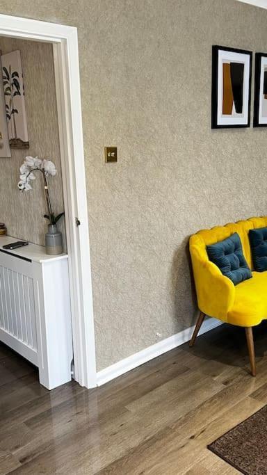 Cheerful 3 Bedroom Townhouse With Free Parking. Биллерикей Экстерьер фото