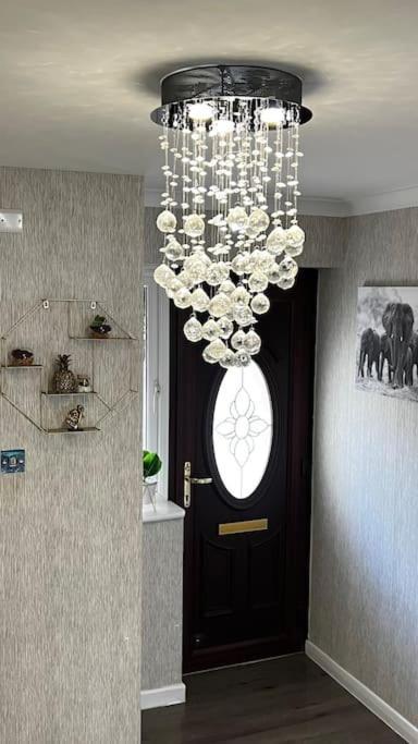 Cheerful 3 Bedroom Townhouse With Free Parking. Биллерикей Экстерьер фото