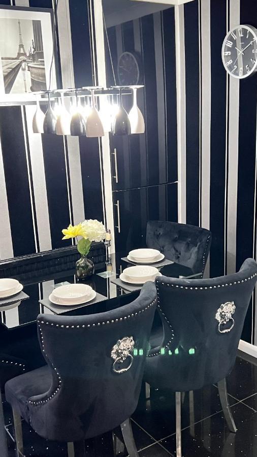 Cheerful 3 Bedroom Townhouse With Free Parking. Биллерикей Экстерьер фото